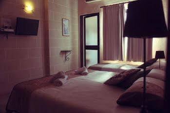 Grove 3* St. Julian's